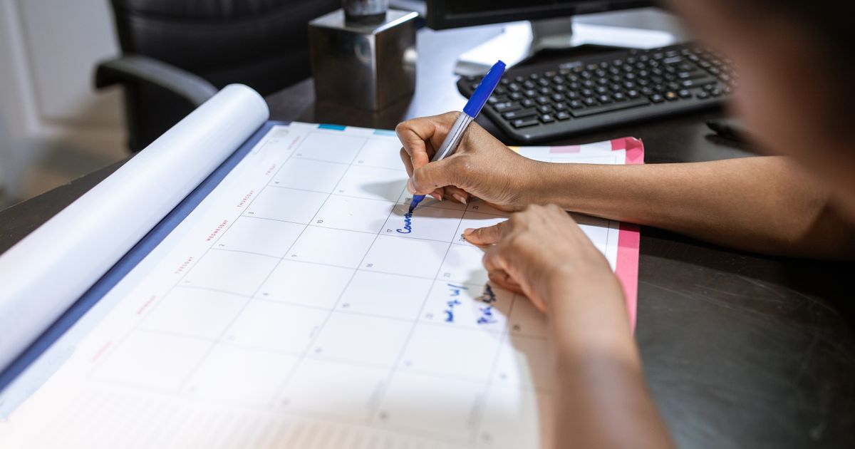Marking dates on a desk calendar, where every booking has to fit