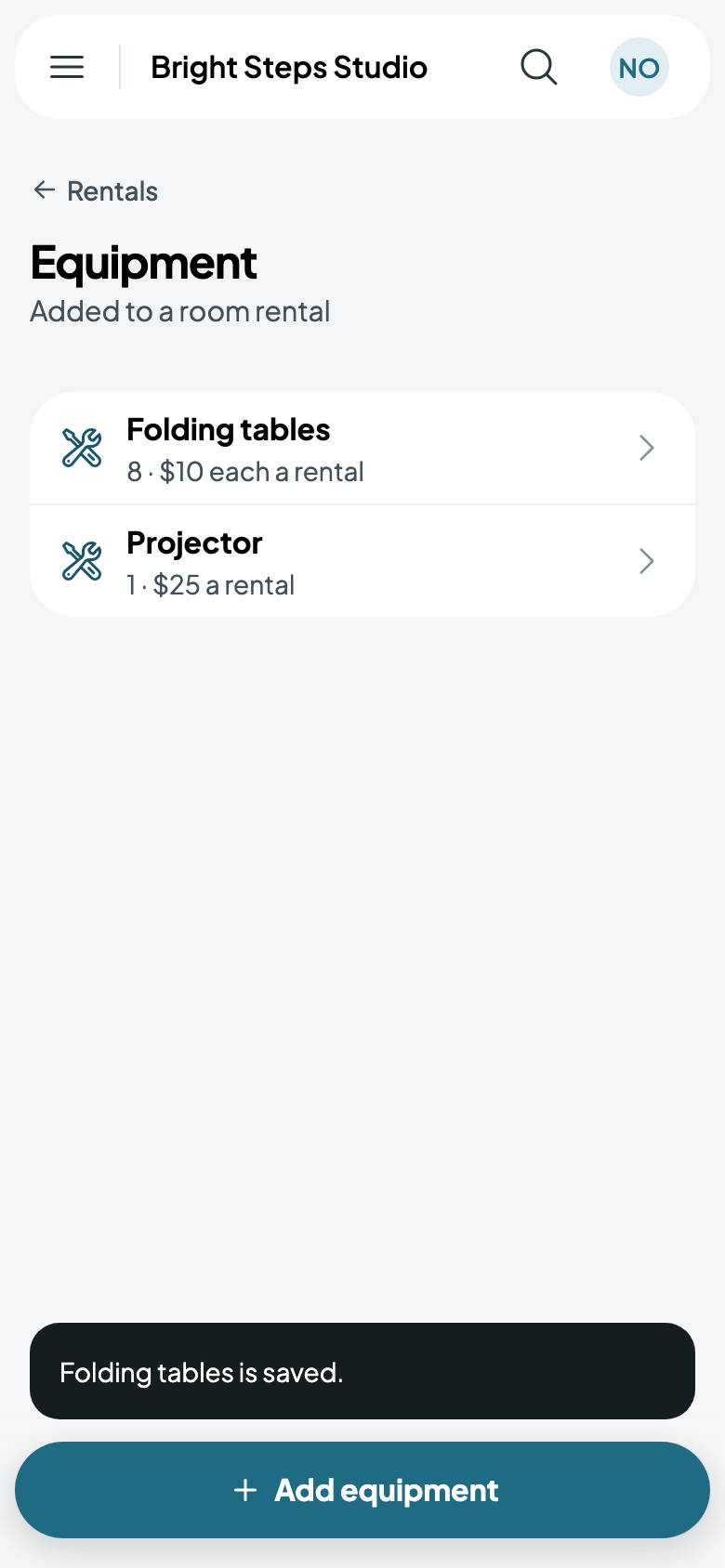 The equipment: the folding tables and the projector