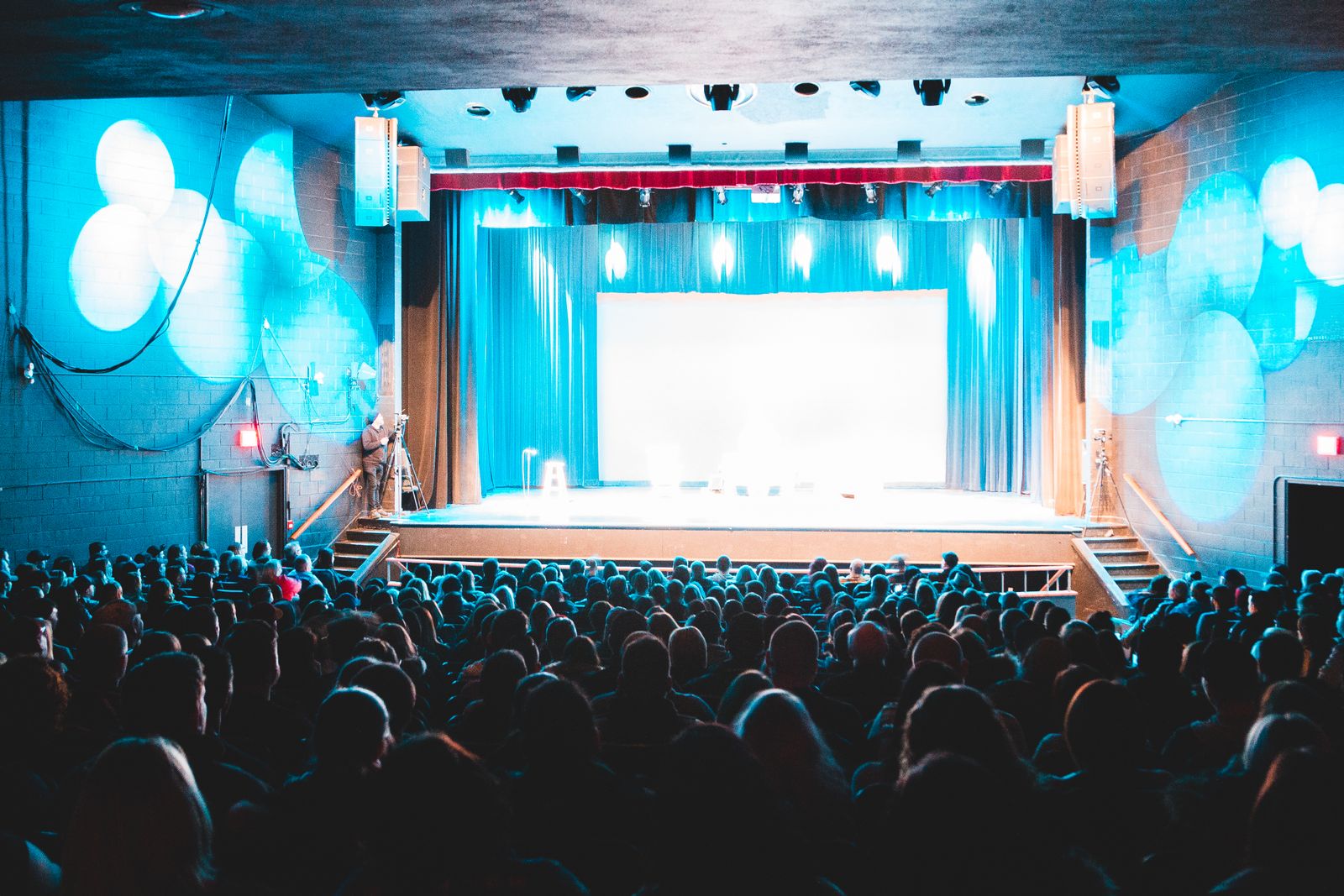 A full theatre waiting for the show